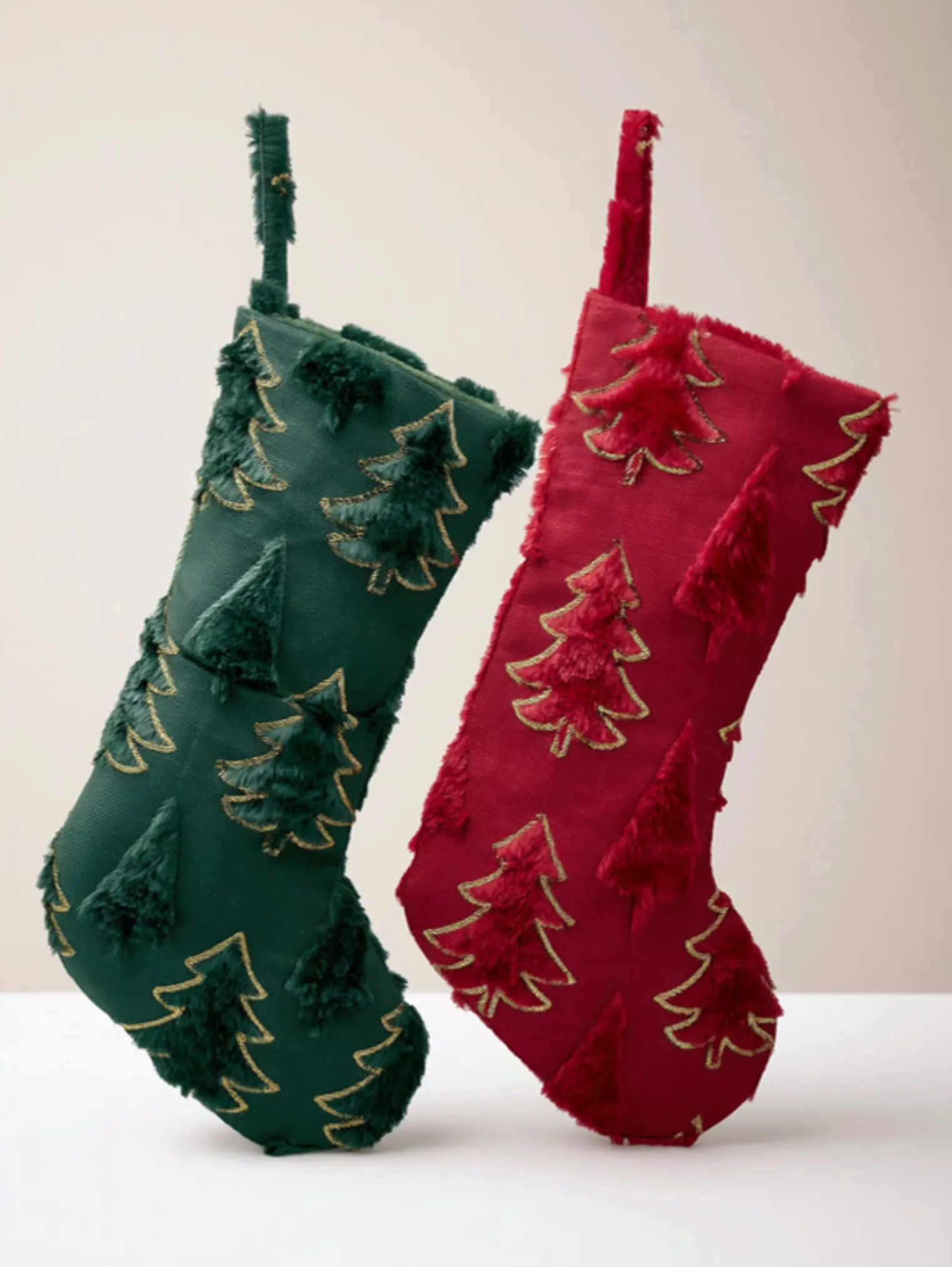 Cadoul pentru copii Jolly Sock cu șosetă decorativă de Crăciun, cană din ceramică, cacao, marshmallow și dulciuri (fotografia 1 din 3)